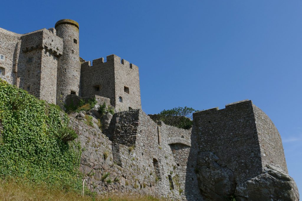 Eine der schönsten Sehenswürdigkeiten der Kanalinseln, das Fort Orgueil